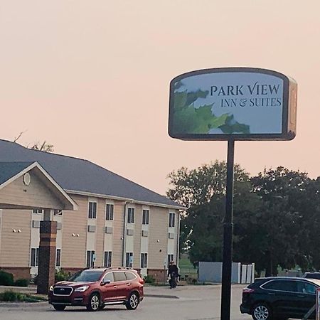 Park View Inn & Suites Hoisington Near Great Bend Exterior photo