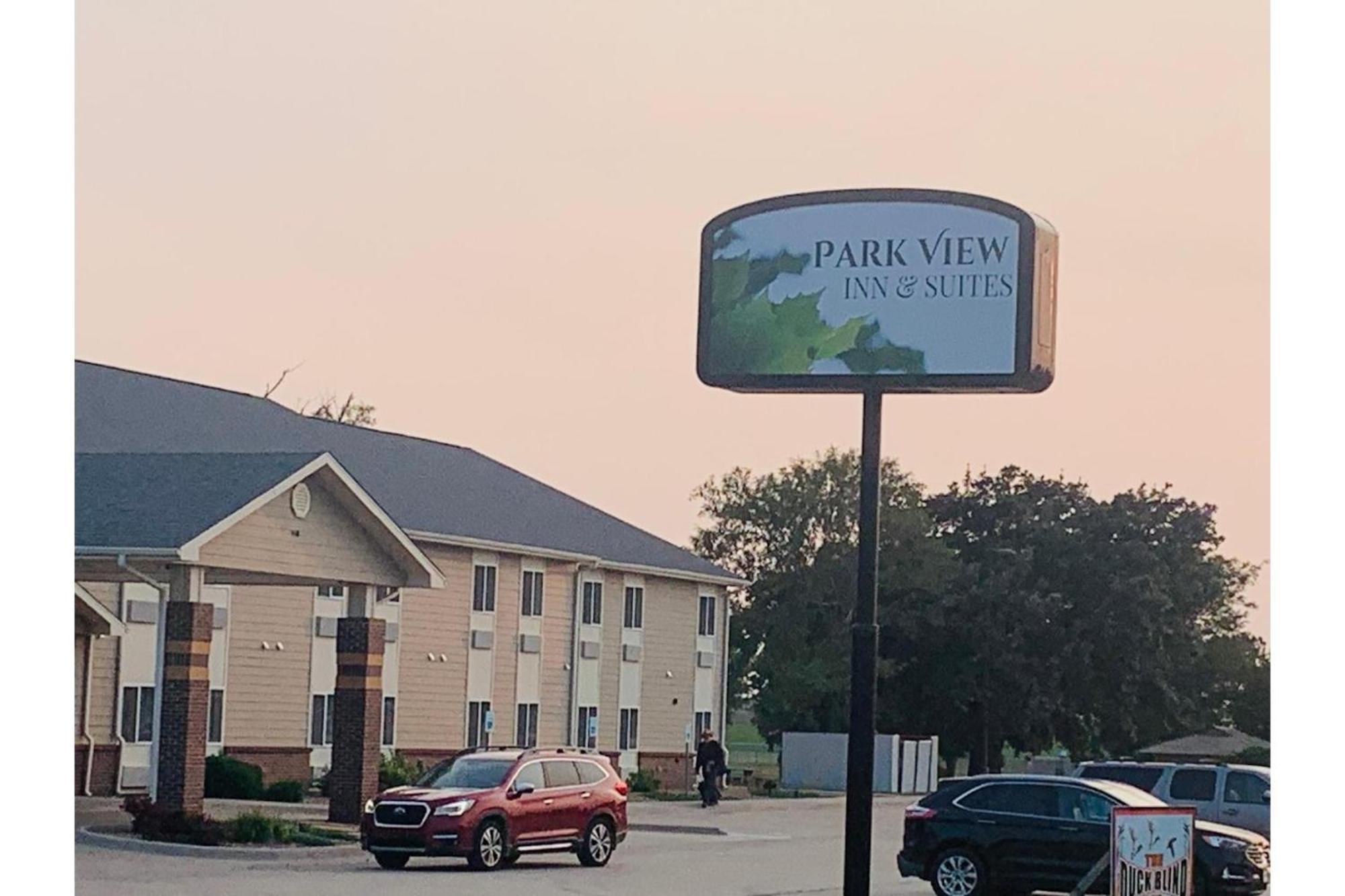 Park View Inn & Suites Hoisington Near Great Bend Exterior photo